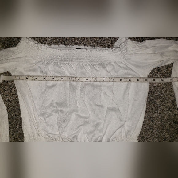 H&M Divided| Off The Shoulder Smocked Puff Sleeve Crop Peasant Blouse - Picture 3 of 5